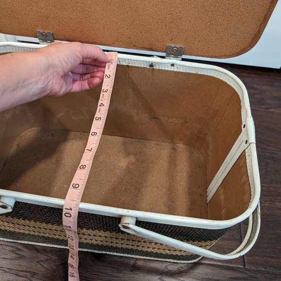 VINTAGE 60s Redmon picnic basket brown wood wicker with white folding handles - Picture 5 of 12